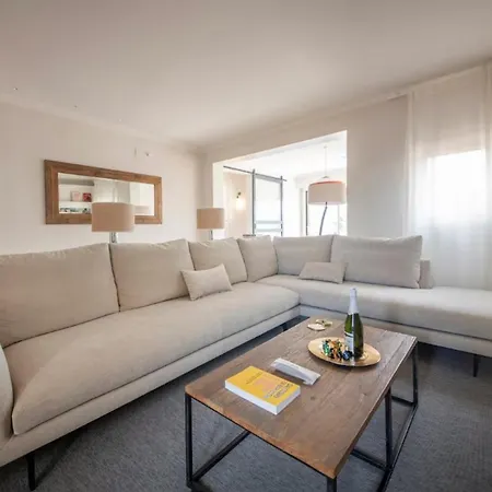Apartment Lovely 4 Bdr Apartment Parking *