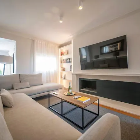 Lovely 4 Bdr Apartment Parking Apartment