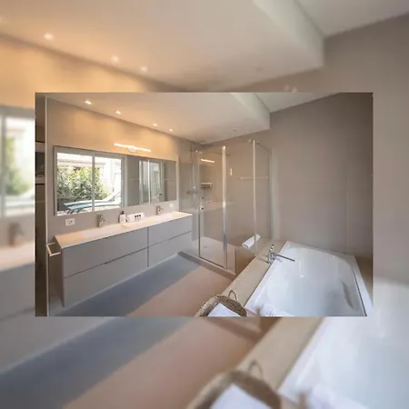 Lovely 4 Bdr Apartment Parking Apartment