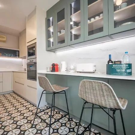 Lovely 4 Bdr Apartment Parking * Thessaloniki